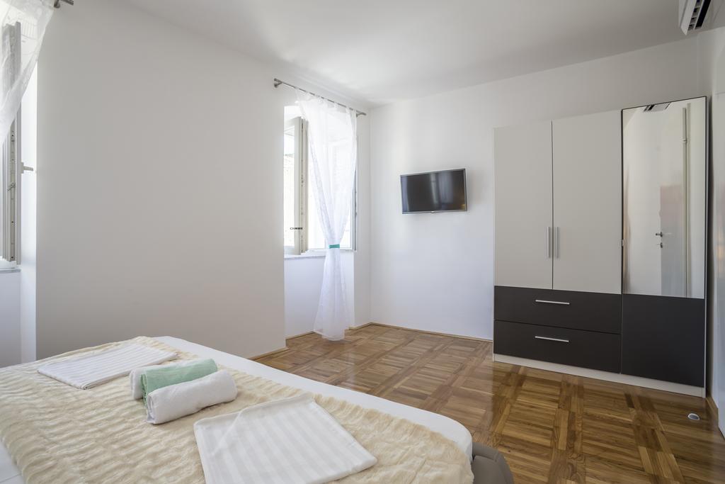 Villa Ines Комижа Экстерьер фото